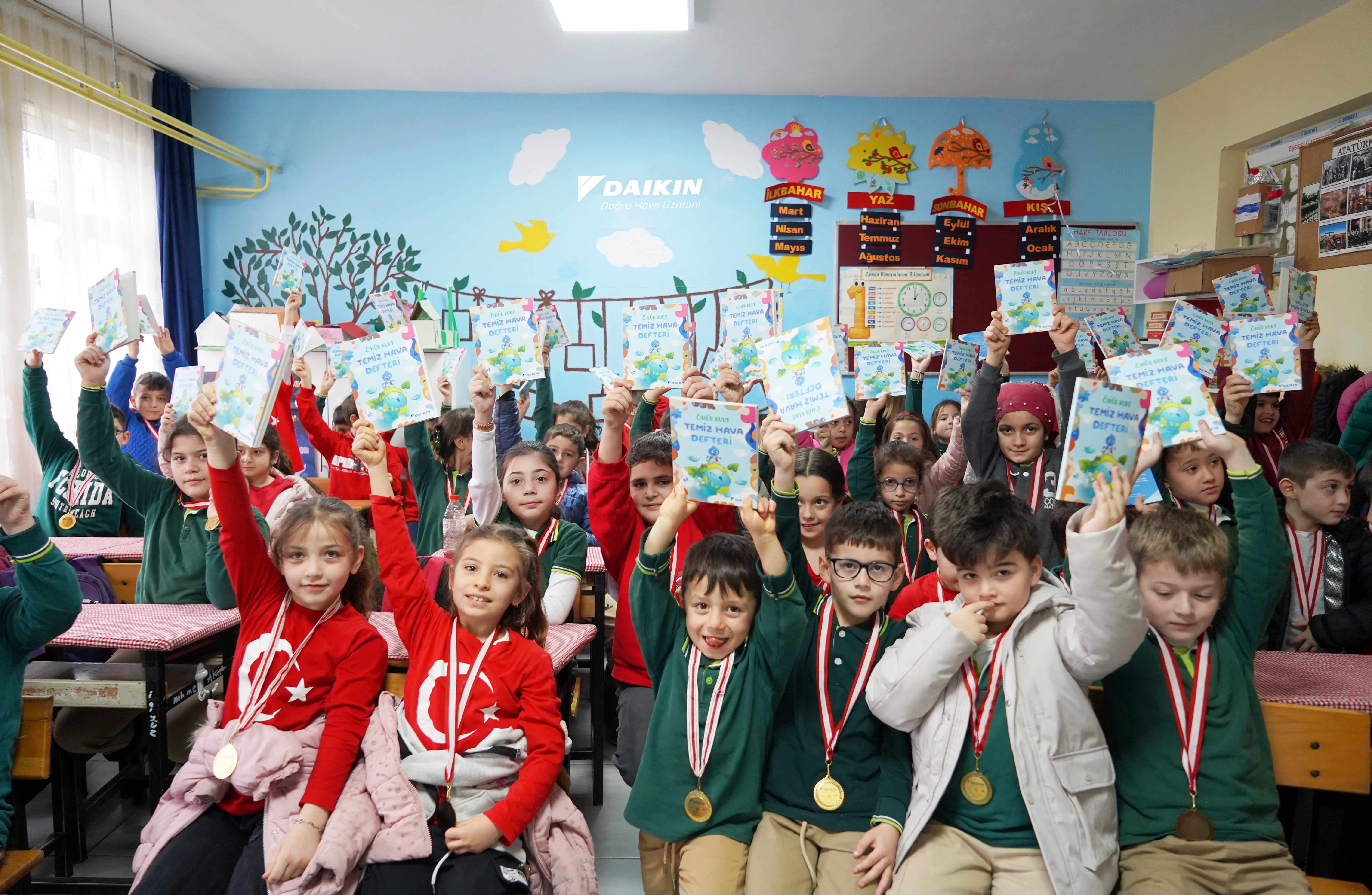 DAIKIN TEMİZ HAVA BİLİNCİNİ YAYMAYA DEVAM EDİYOR! 5 YENİ OKULDA DAHA TEMİZ HAVA SINIFI